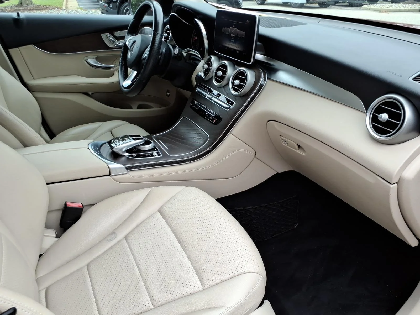 Used 2018 designo Cardinal Red Metallic Mercedes-Benz GLC 300 image 26