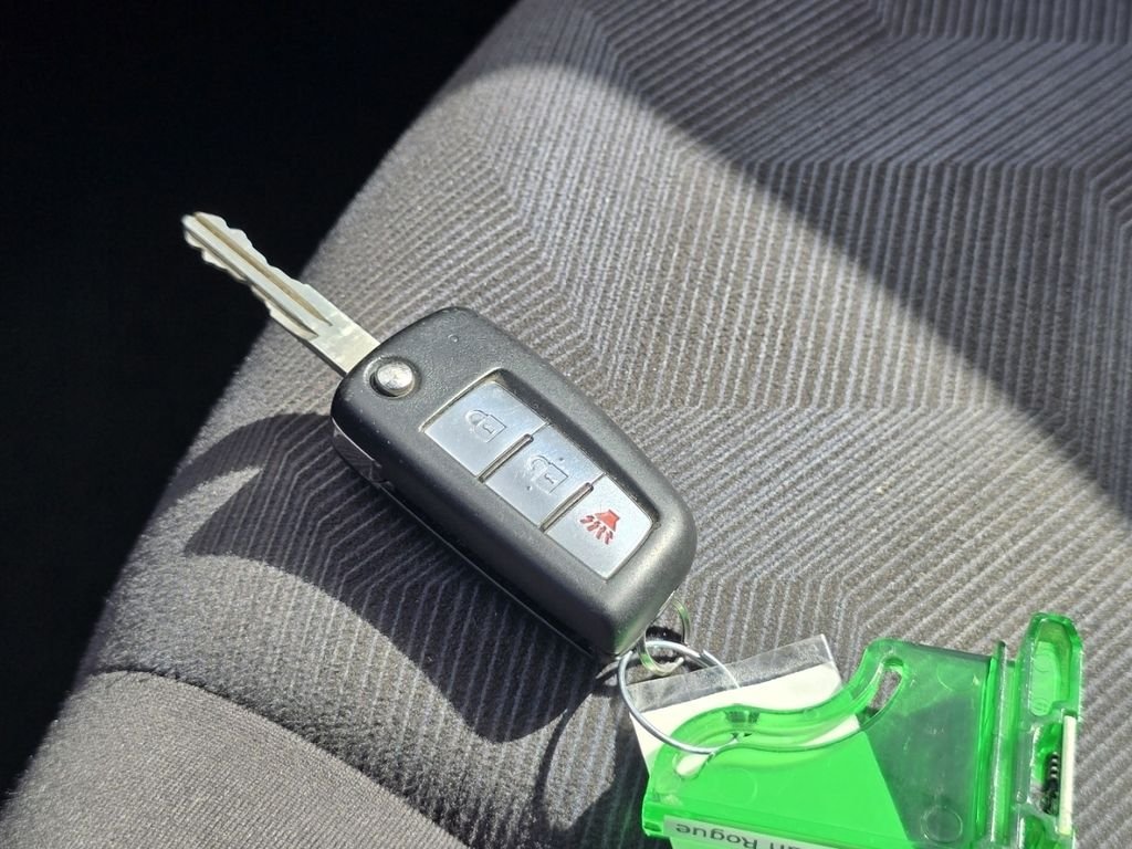 Used 2016 Silver Nissan S image 32