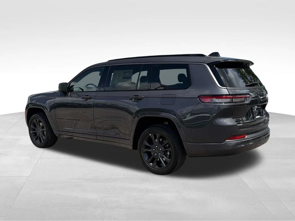 New 2026 Baltic Gray Metallic Clear-Coat Exterior Paint Jeep Limited Reserve image 7