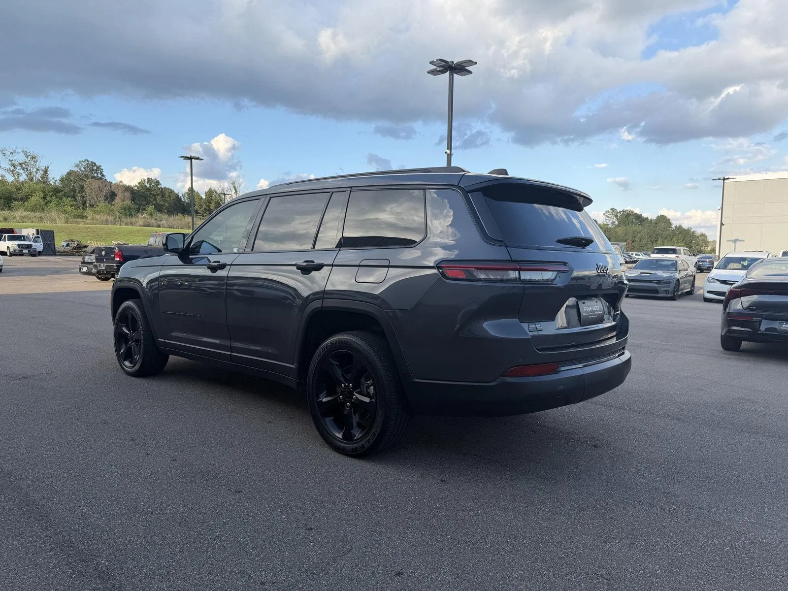 Used 2023 Baltic Gray Metallic Clearcoat Jeep Altitude image 4