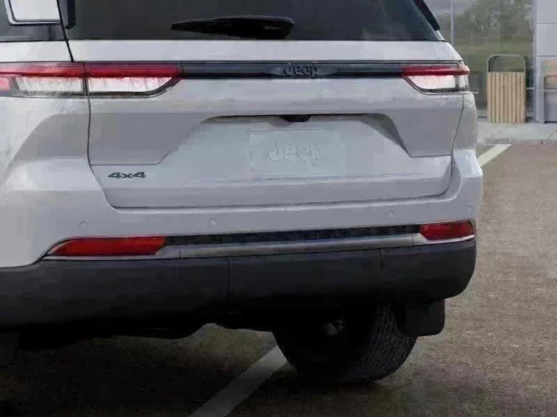 New 2026 Bright White Clearcoat Jeep Laredo image 39