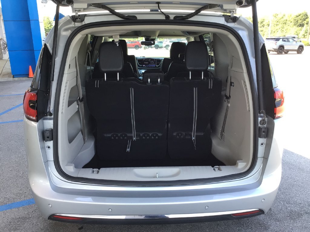 Used 2024 Silver Chrysler Touring L image 39