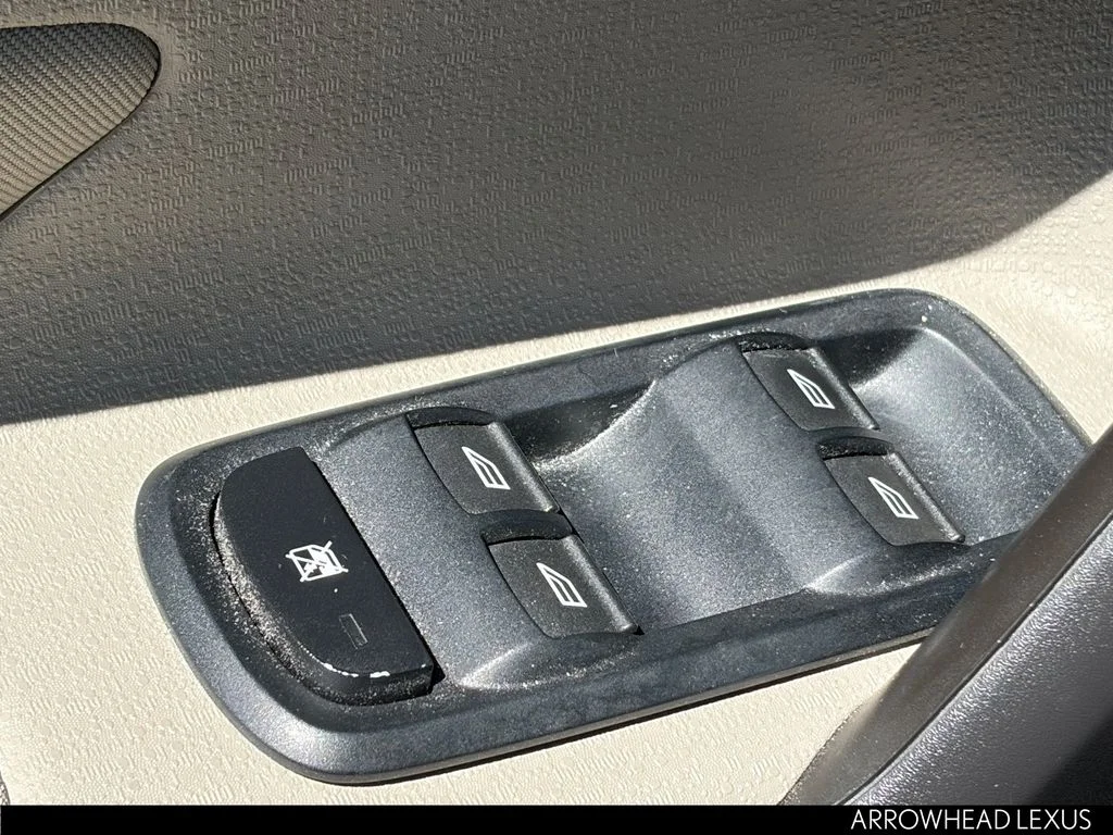 Used 2019 Green Ford SE image 7