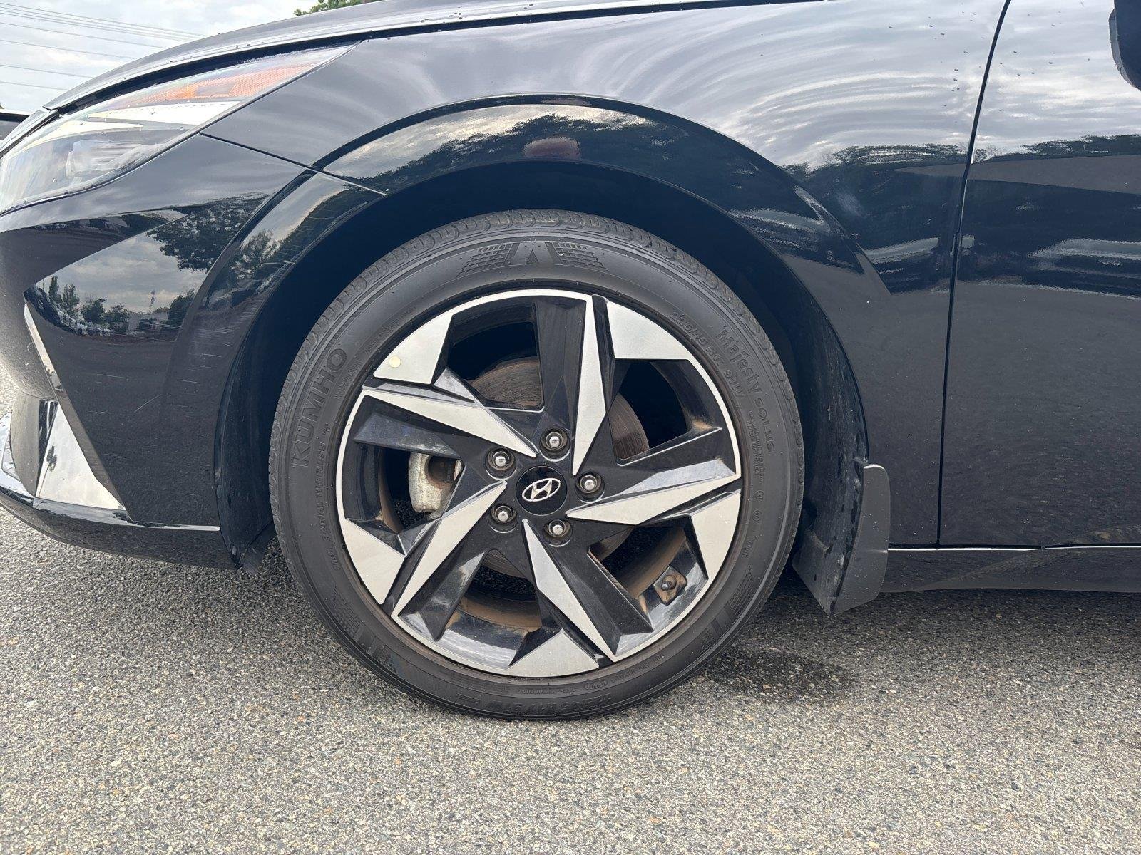 Used 2022 Phantom Black Hyundai SEL image 10