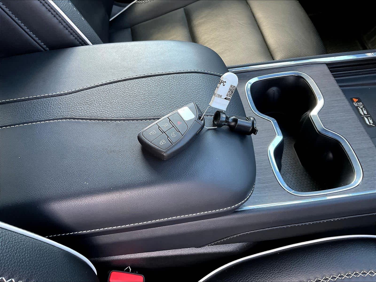 2024 GMC Acadia Denali - Photo 38