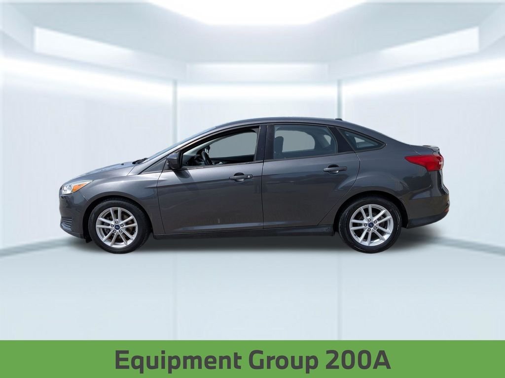 Used 2018 Gray Ford SE image 2