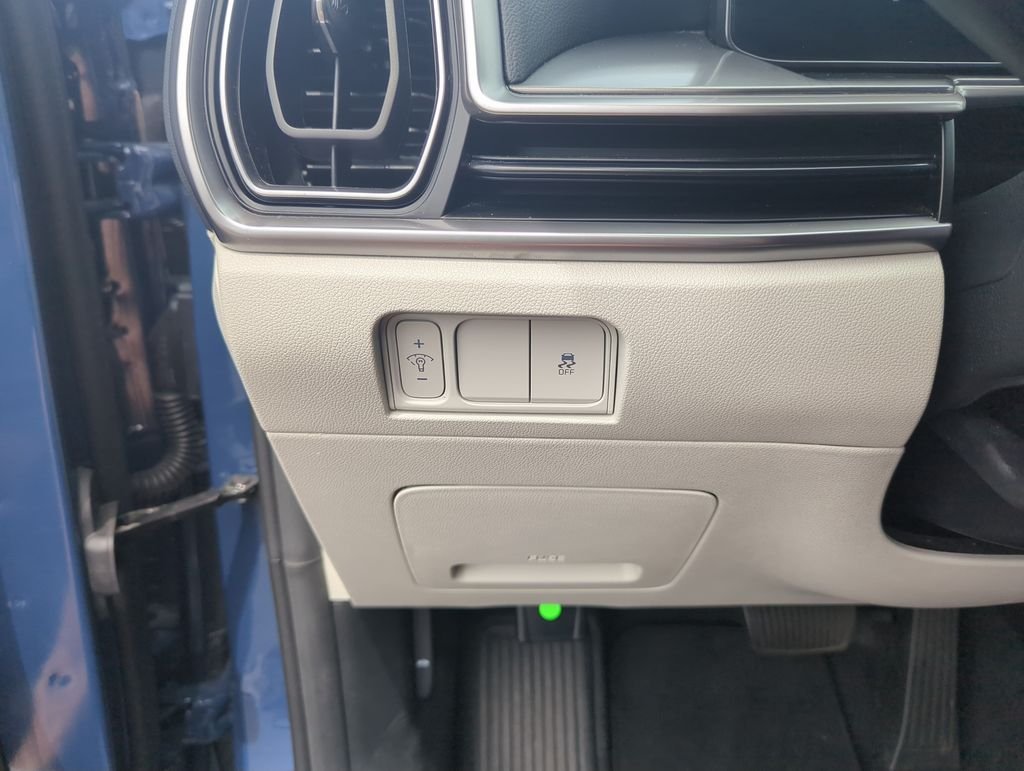 Used 2025 Black Kia S image 20