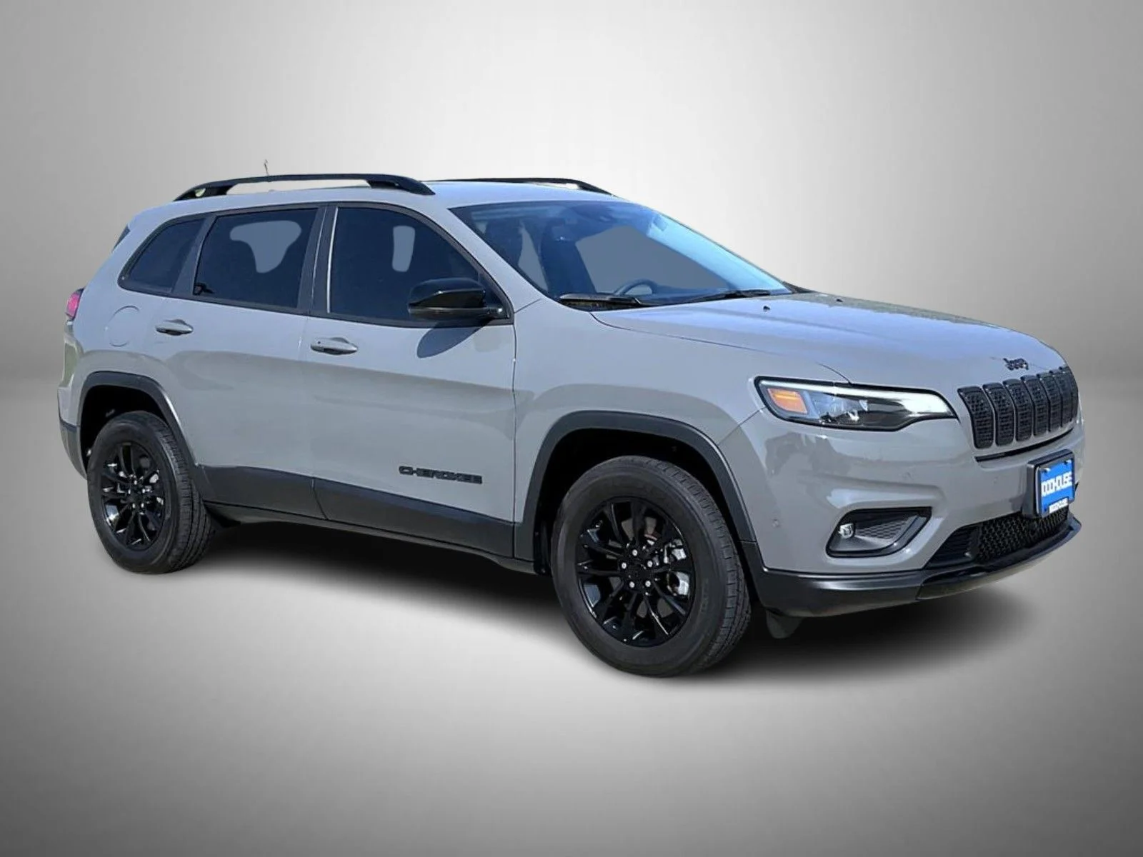 Used 2023 Gray Jeep Altitude image 3