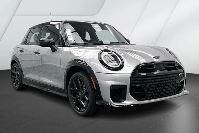 2026 MINI 4 Door Iconic
