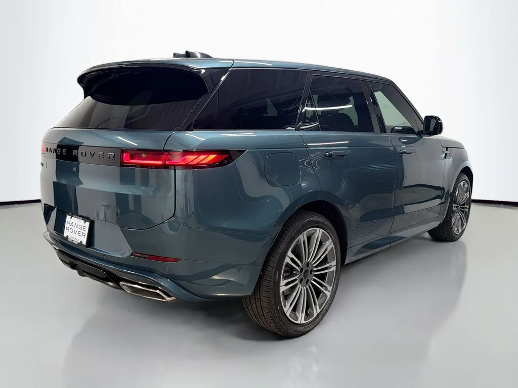 New 2026 Giola Green Metallic Land Rover Dynamic SE image 9