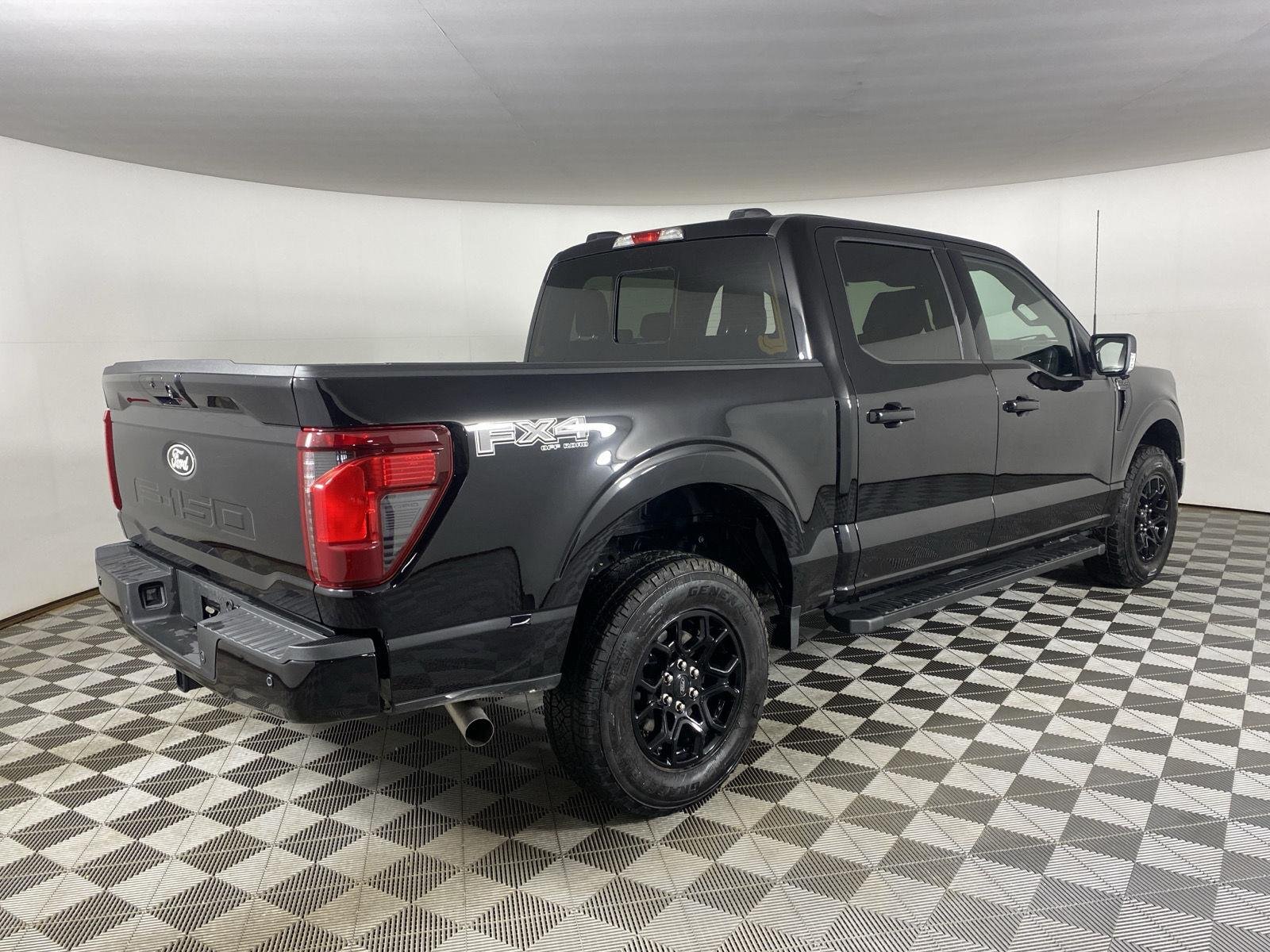 Used 2026 Agate Black Ford XLT image 7