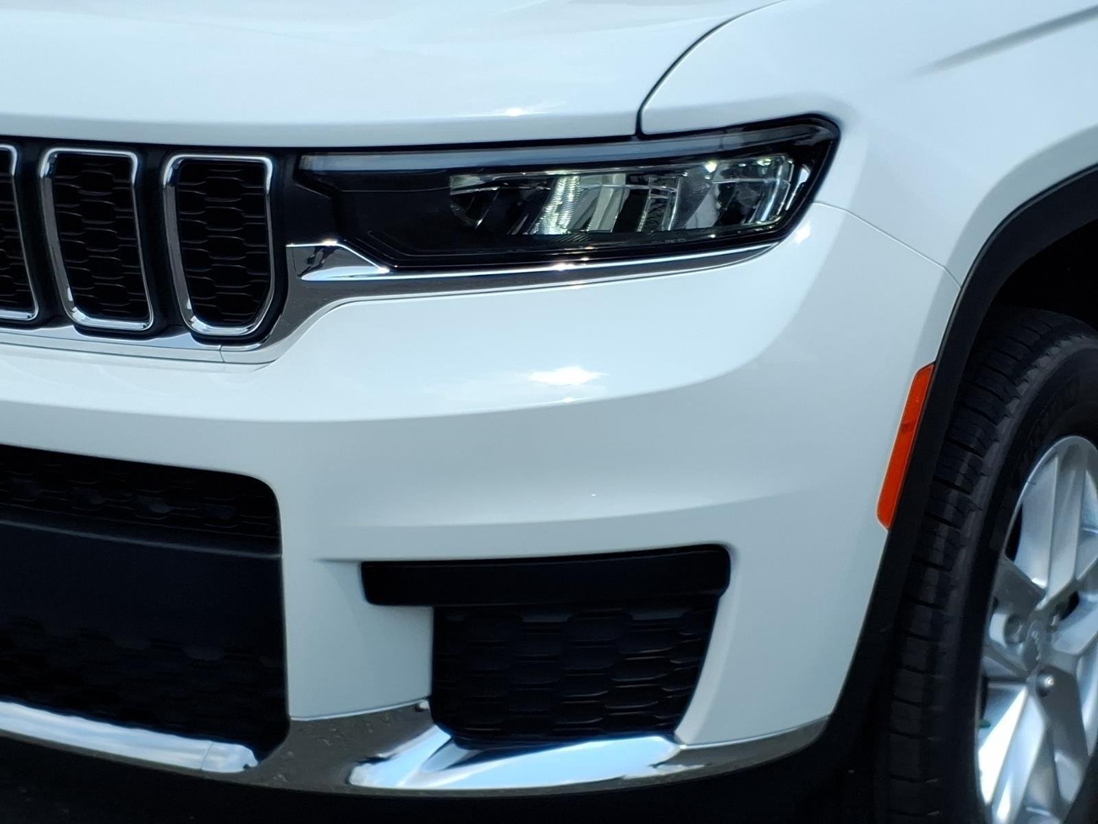 New 2026 Bright White Clear-Coat Exterior Paint Jeep Laredo X image 14