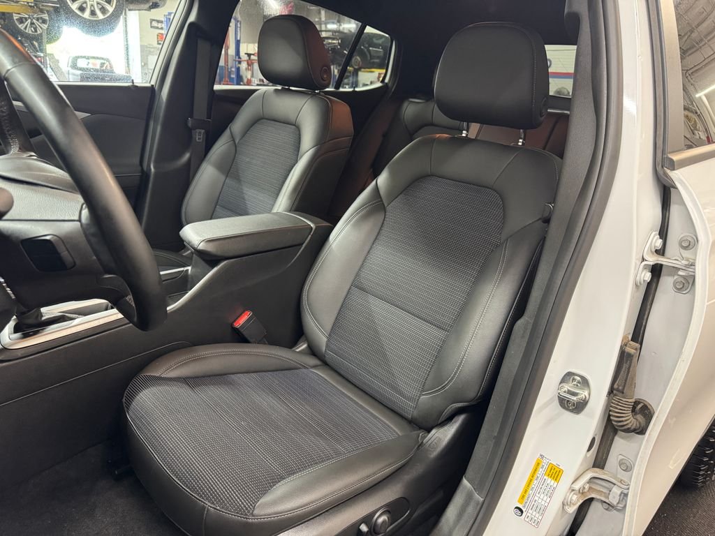 Used 2024 Summit White Buick Preferred image 17