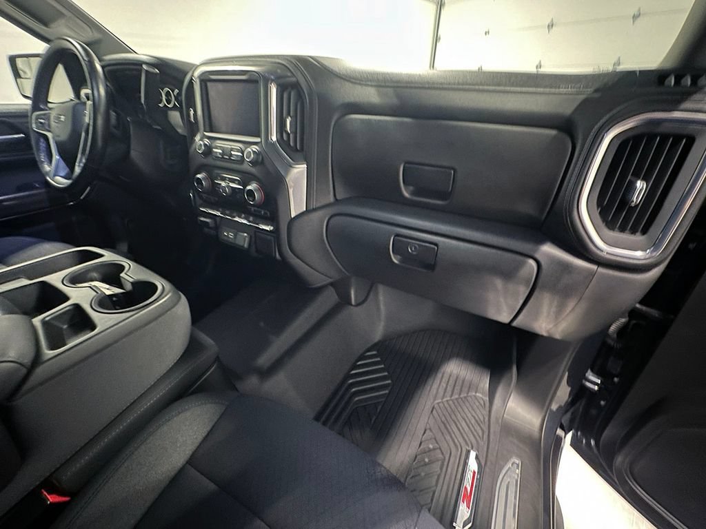 Used 2022 SHADOW GRAY METALLIC Chevrolet RST image 30