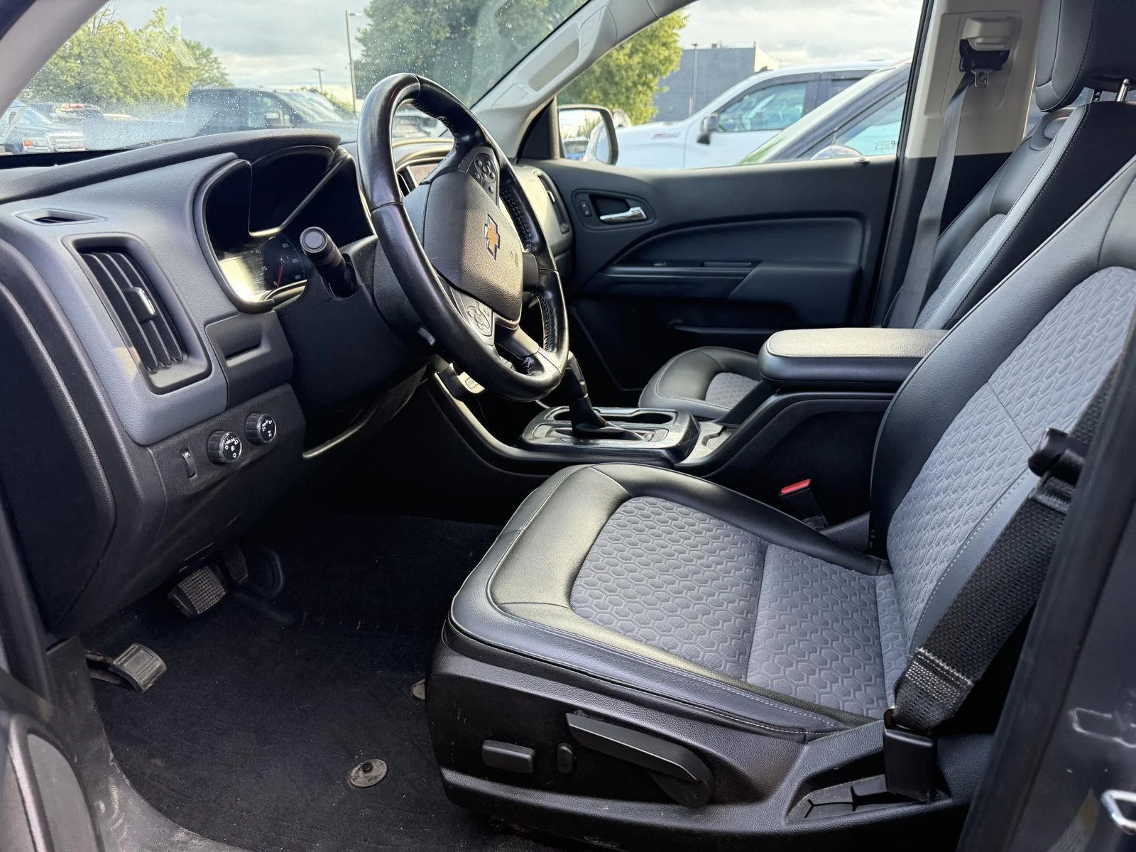 Used 2020 ESPRESSO METALLIC Buick Essence image 2