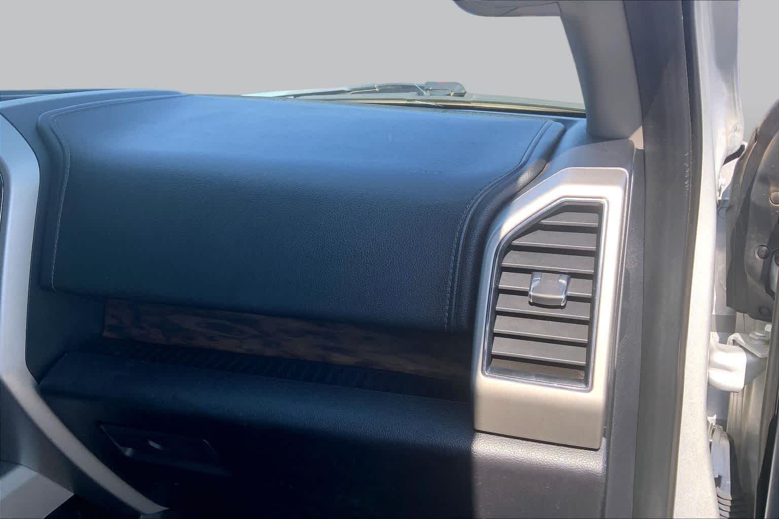 Used 2019 Ingot Silver Ford LARIAT image 19