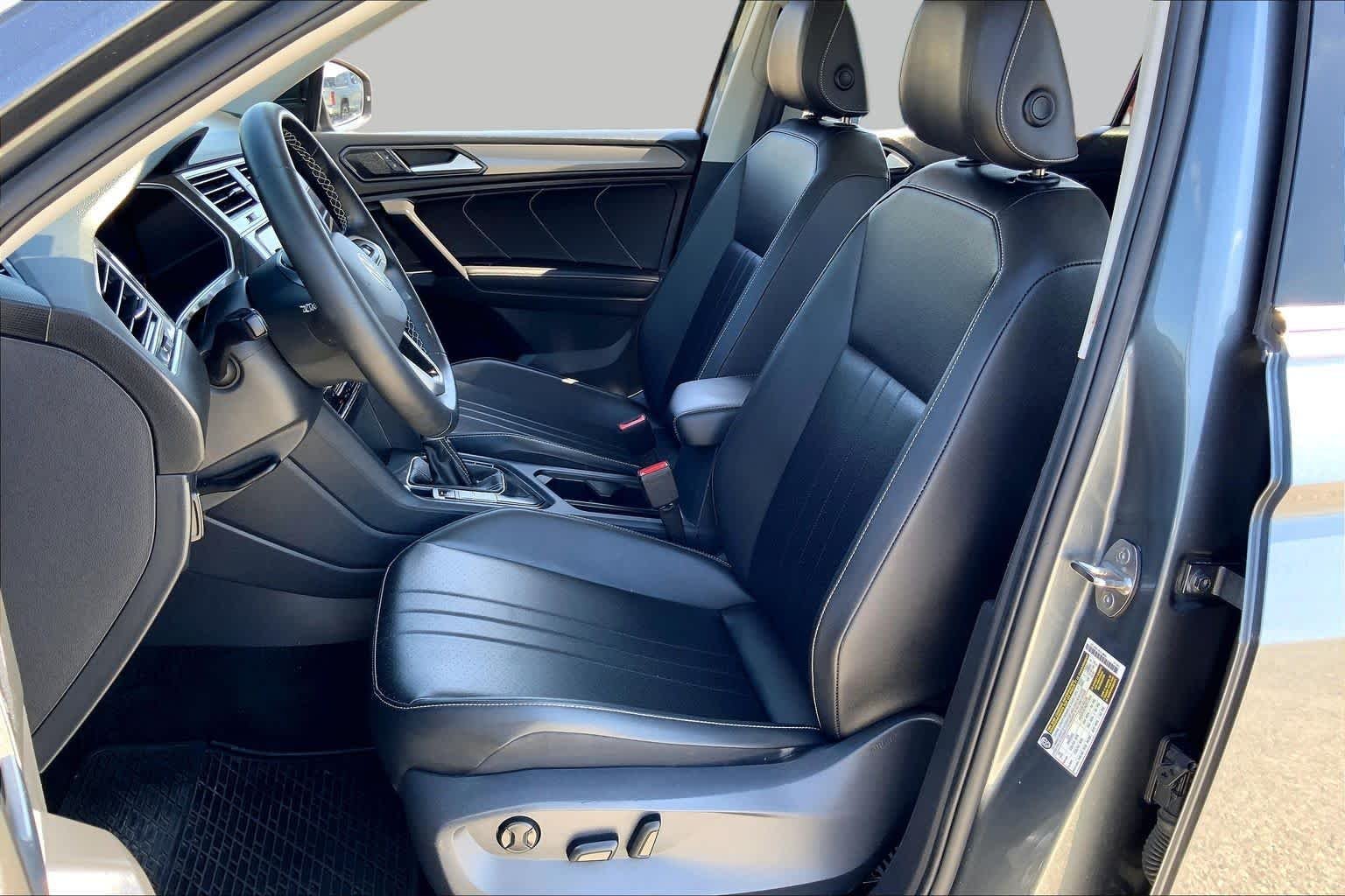 Used 2024 Platinum Gray Metallic Volkswagen SE image 8
