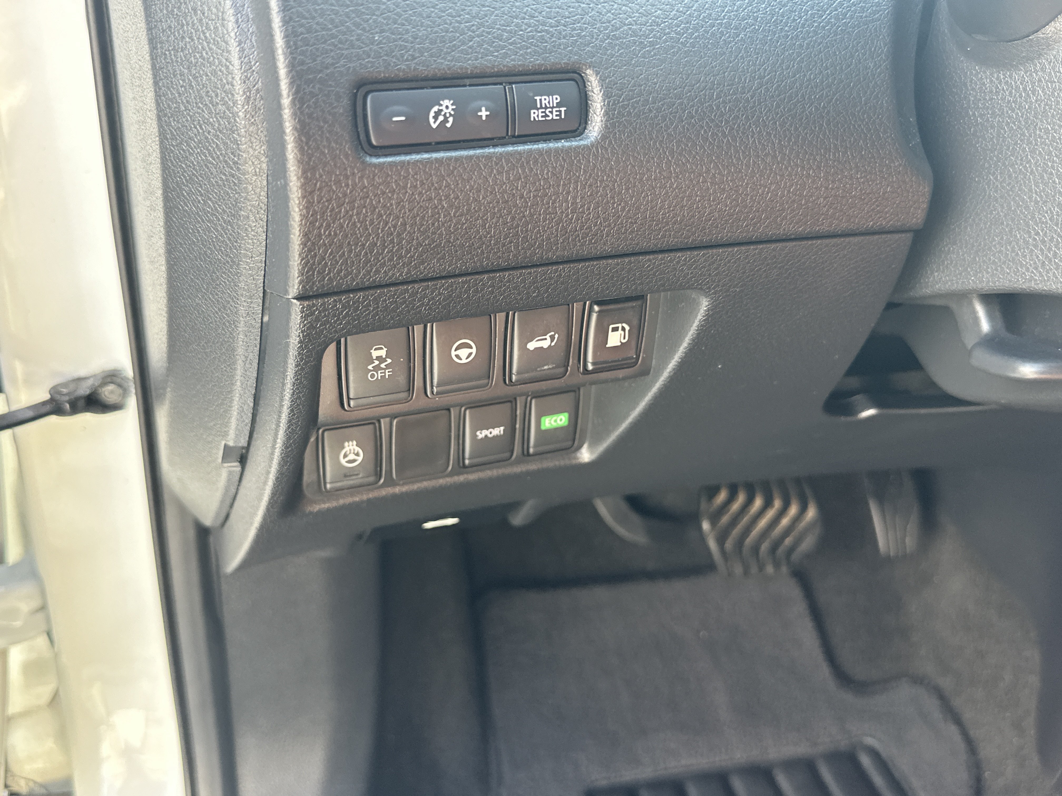 Used 2019 Pearl White Tricoat Nissan SL image 28