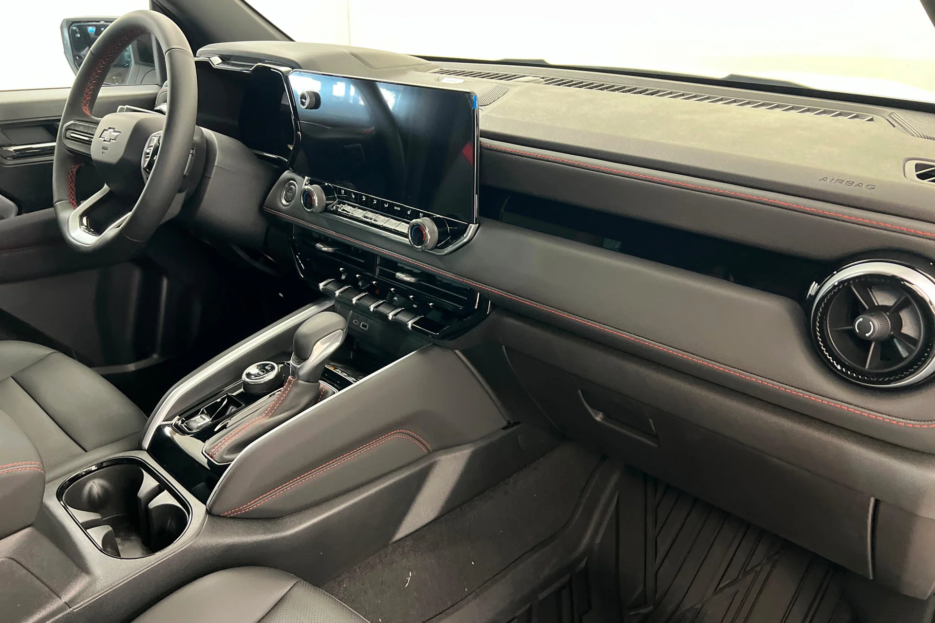 New 2026 Summit White Chevrolet Z71 image 23