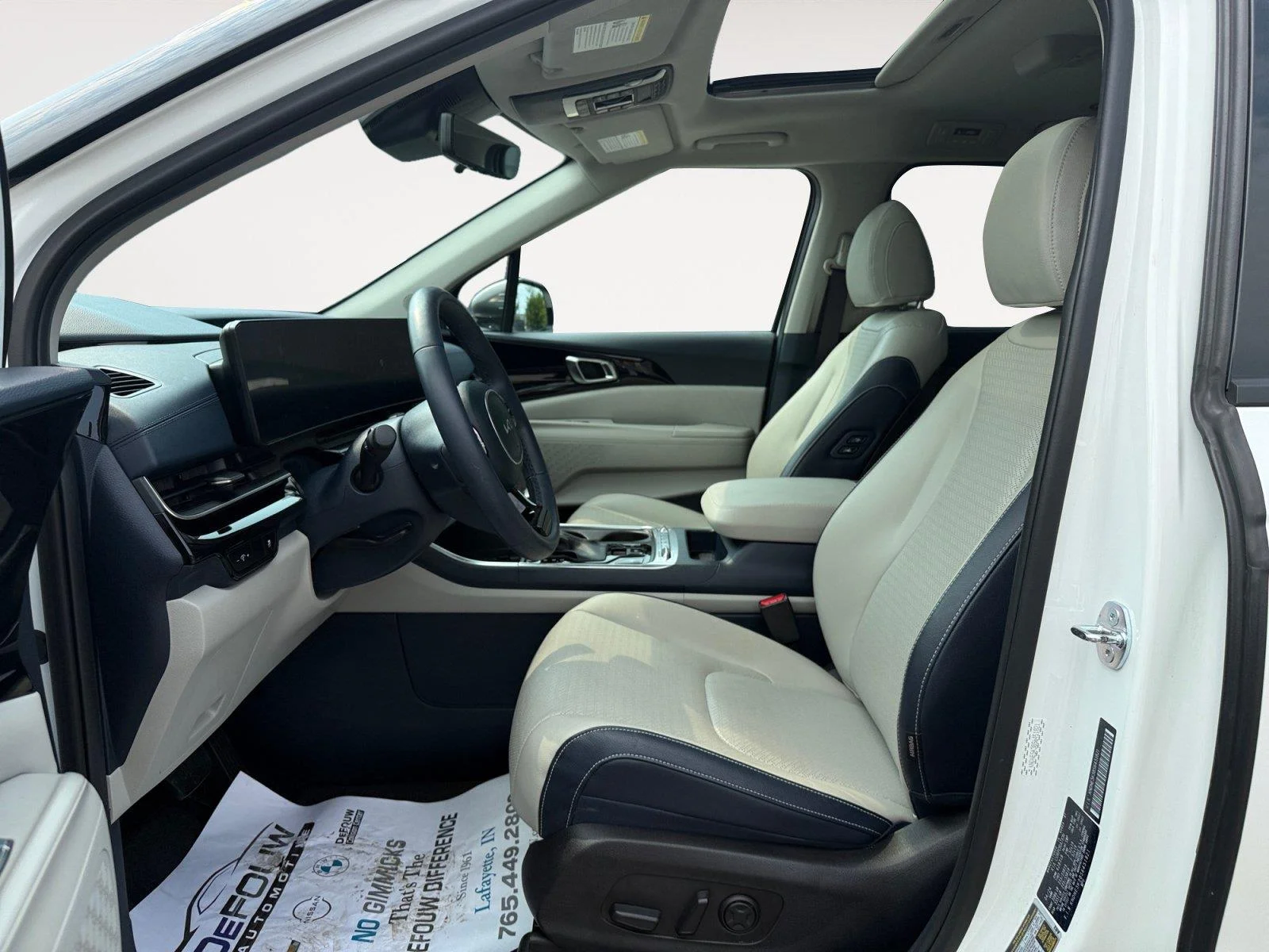 Used 2025 Snow White Pearl Kia SX Prestige image 10
