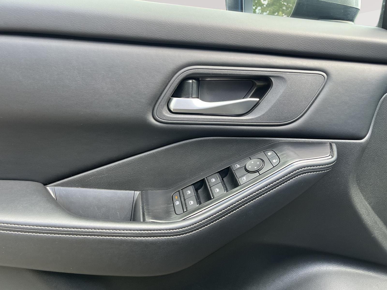 Used 2025 Gun Metallic Nissan SV image 19