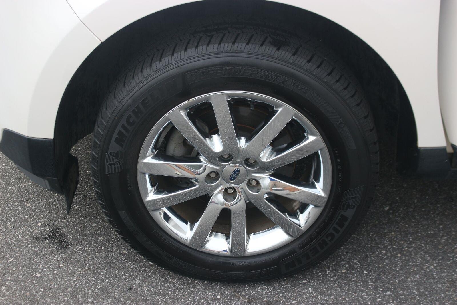 Used 2014 White Ford Limited image 40