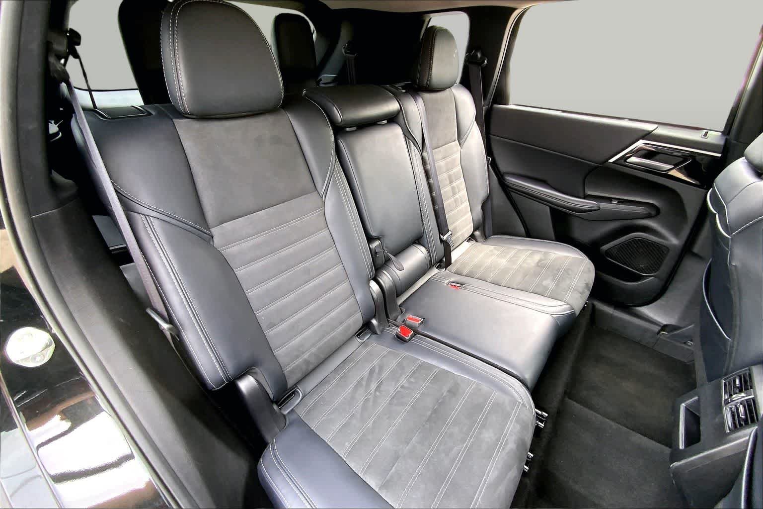 Used 2024 Black Diamond Mitsubishi SE image 19