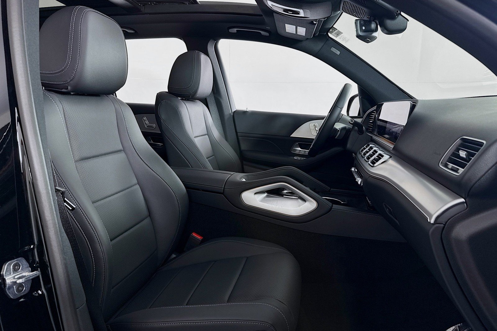 New 2026 Black Mercedes-Benz GLE 450 4MATIC® SUV image 6