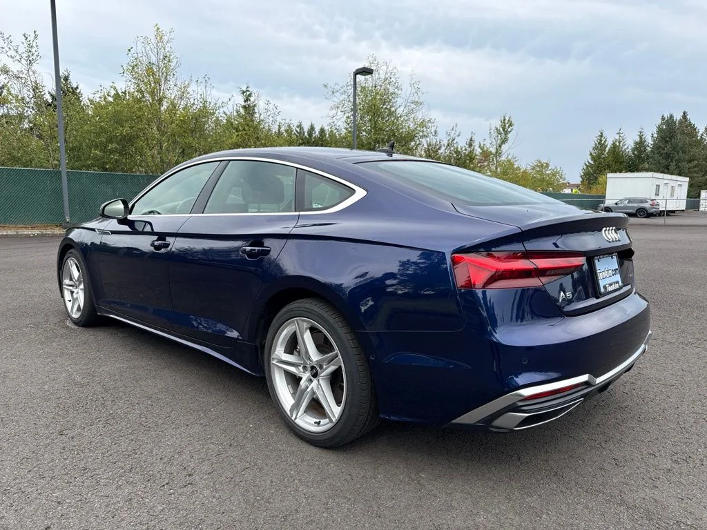 Used 2022 Navarra Blue Metallic Audi Prestige One-Owner image 5