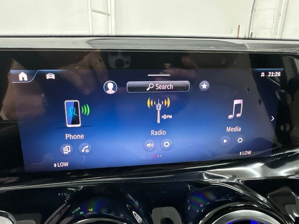 New 2026 Polar White Mercedes-Benz GLB 250 image 18