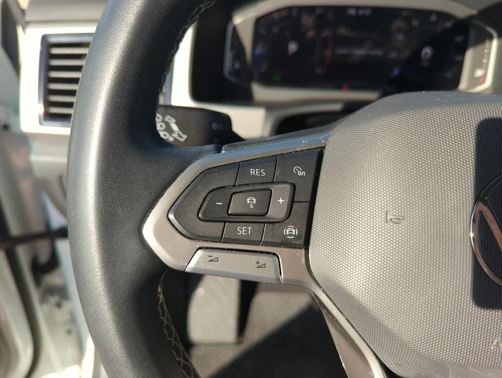 Used 2022  Volkswagen 3.6L V6 SE w/Technology image 22