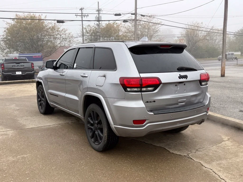 Used 2018 Silver Jeep Altitude image 8