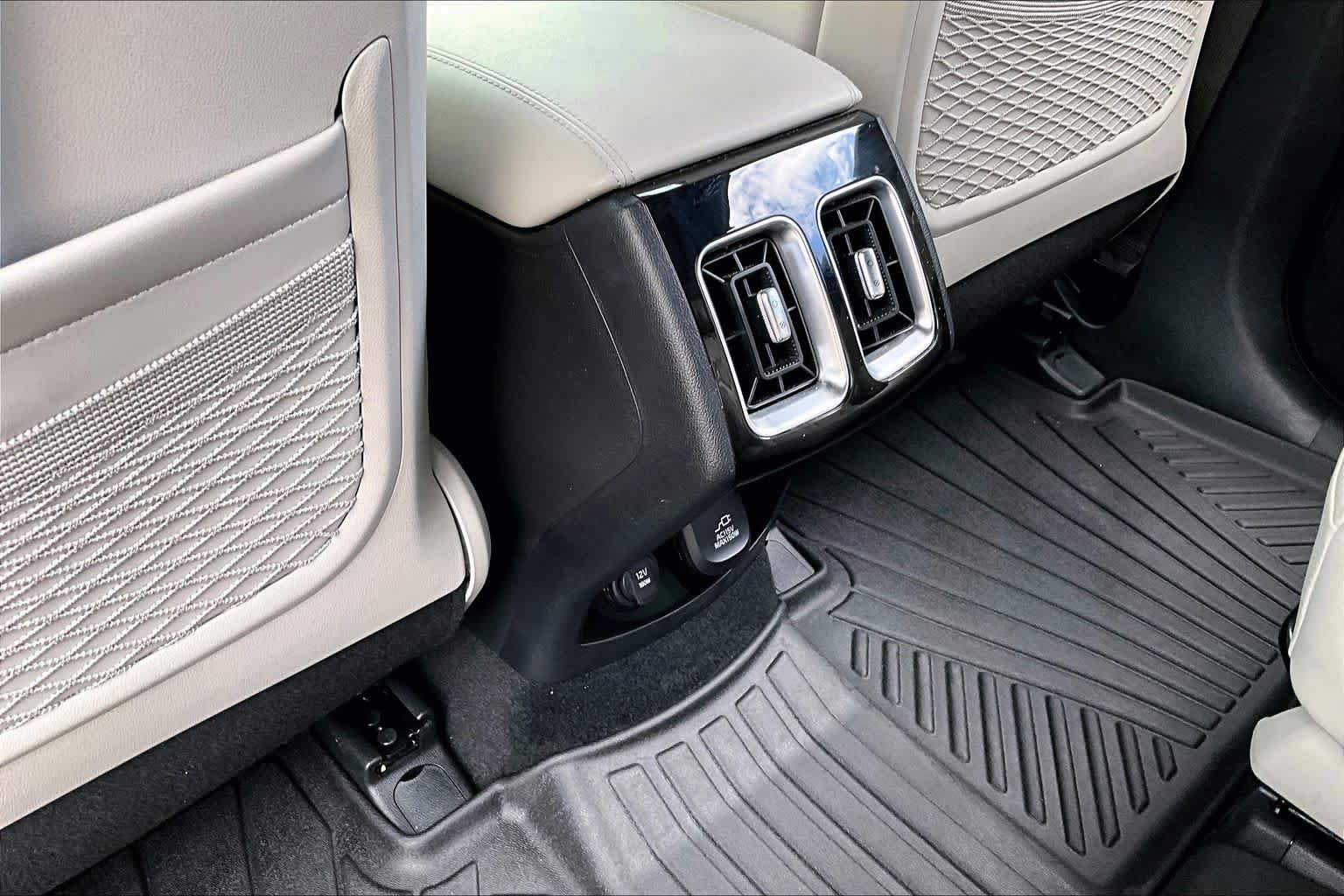 Used 2025 Volcanic Sand Kia SX Prestige image 34