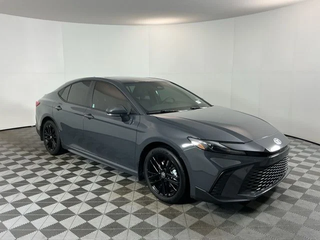 Used 2025  Toyota SE image 3