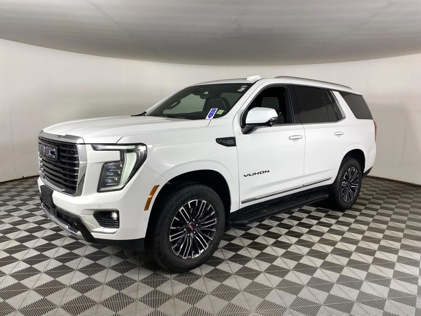 Used 2025 Summit White GMC Elevation image 6