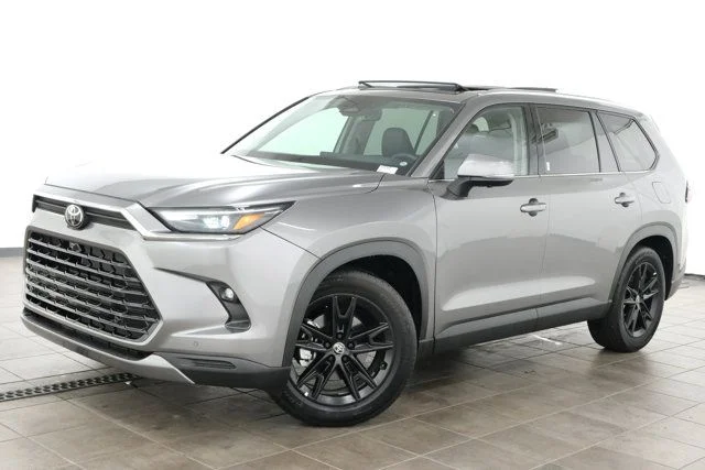 Certified Used 2026  Toyota Limited image 2