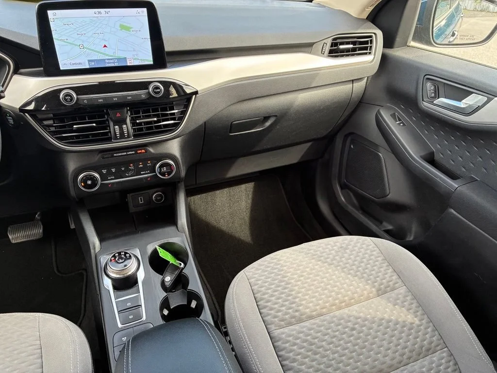 Used 2020  Ford SE image 12