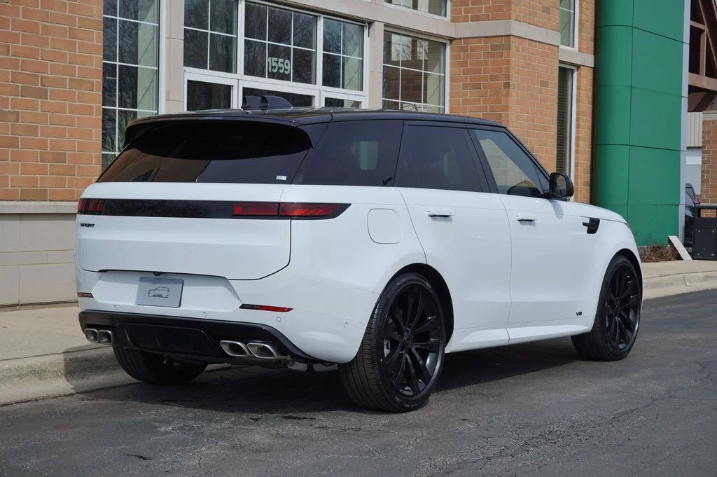 New 2026 Ostuni Pearl White Land Rover Dynamic SE image 6