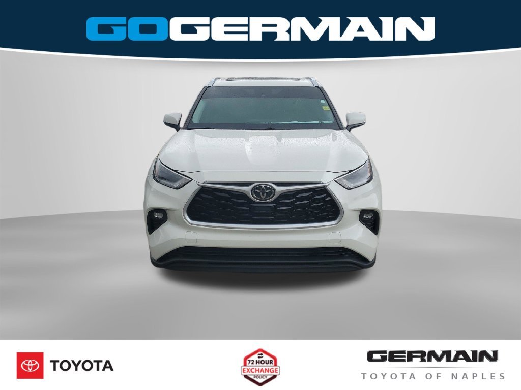 Used 2021 White Toyota XLE image 3