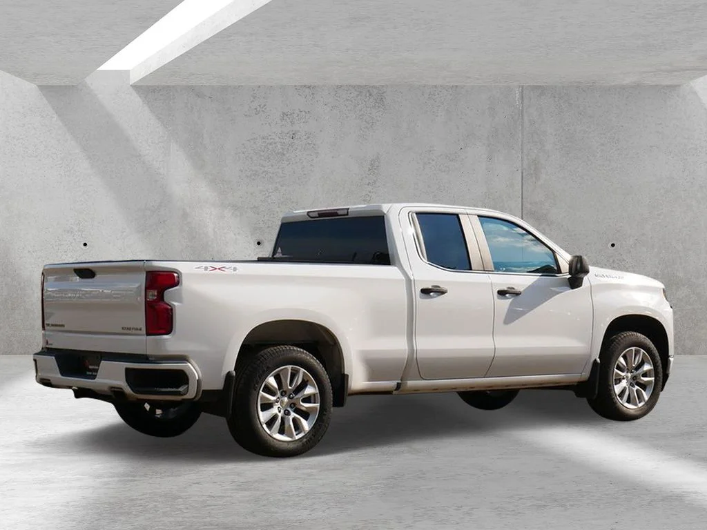 Used 2019 White Chevrolet Custom image 3