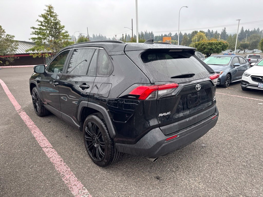 Used 2019 Midnight Black Metallic Toyota XLE Premium image 6