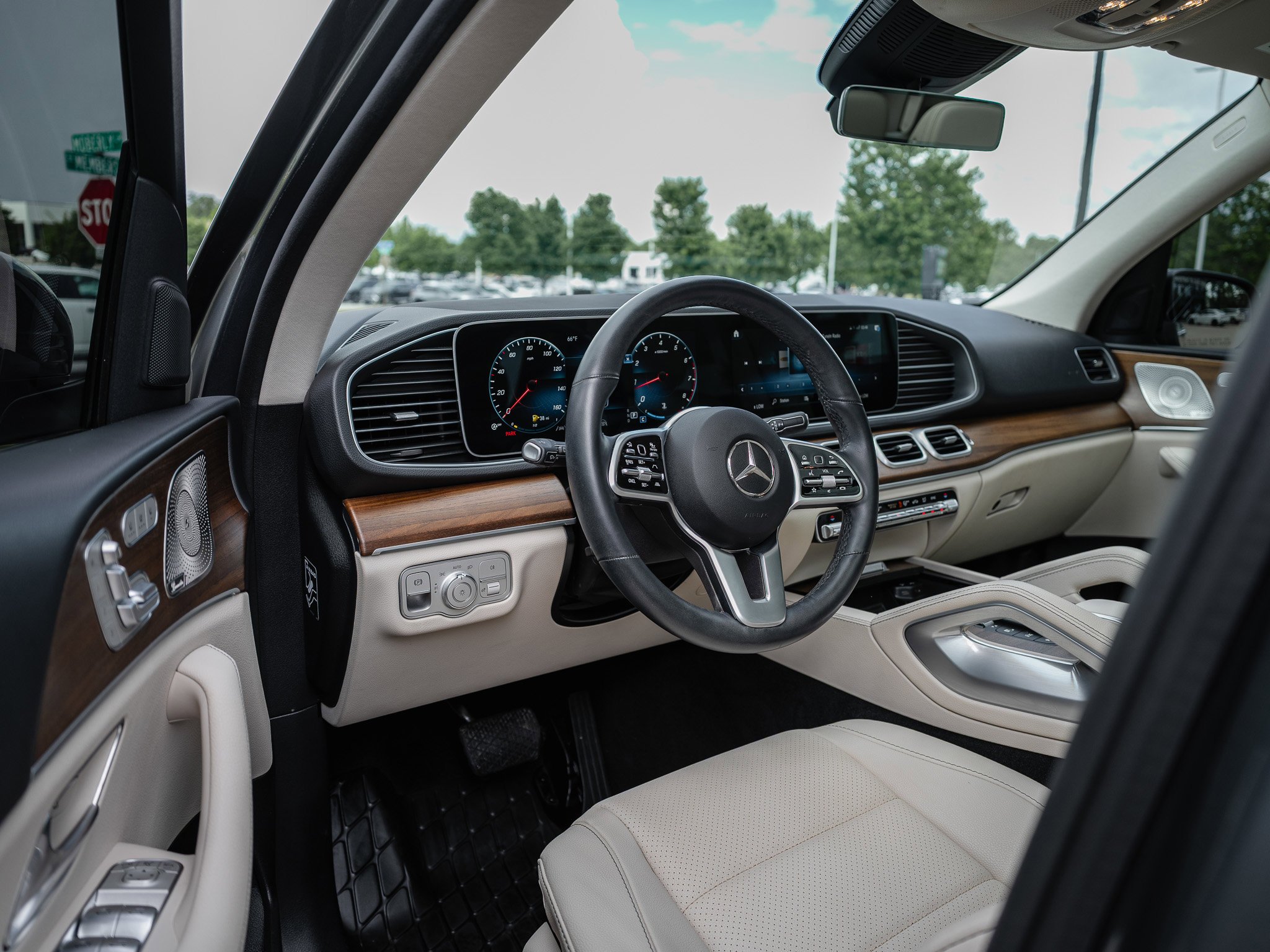 Used 2022 Gray Metallic Mercedes-Benz GLE 350 image 14
