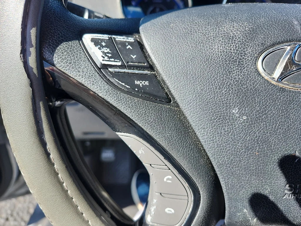 Used 2013 Radiant Silver Metallic Hyundai Limited PZEV image 17