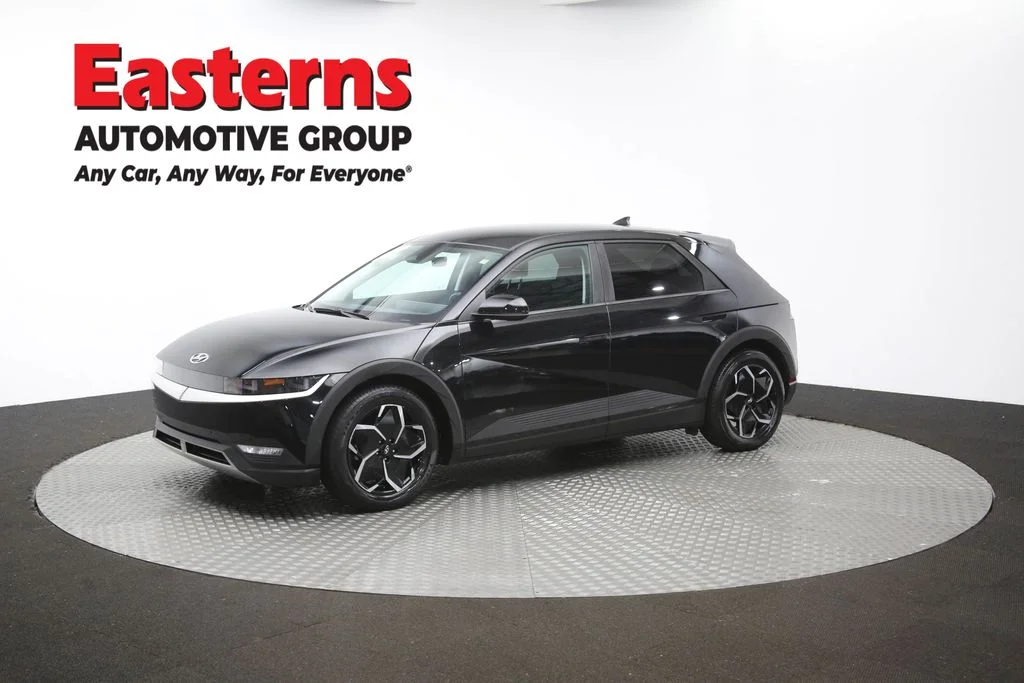 Used 2024 Black Hyundai SEL image 55