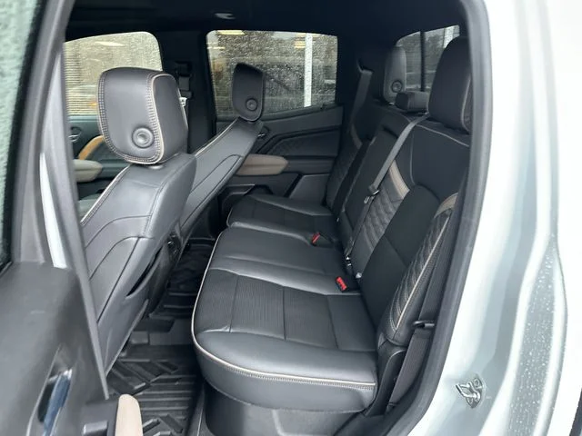 Used 2024 White GMC Denali image 23
