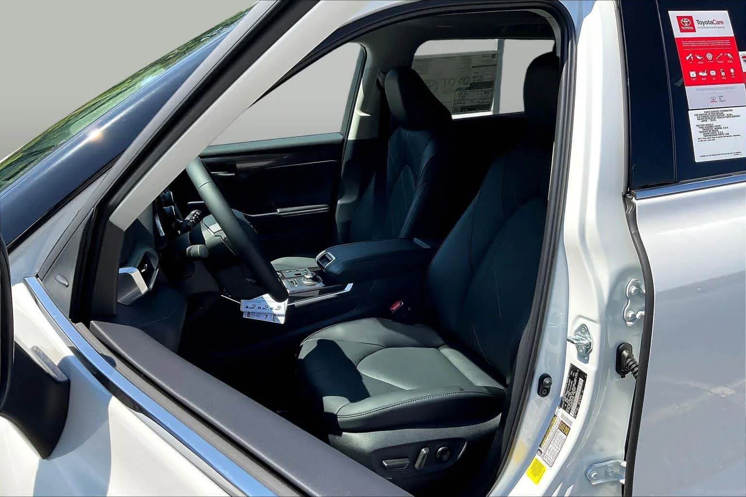 New 2026 Wind Chill Pearl Toyota Platinum image 9