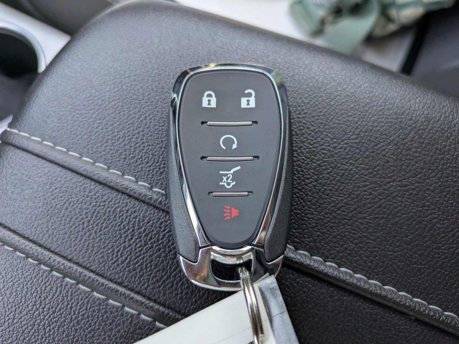 Used 2025 Riptide Blue Metallic Chevrolet LT image 28