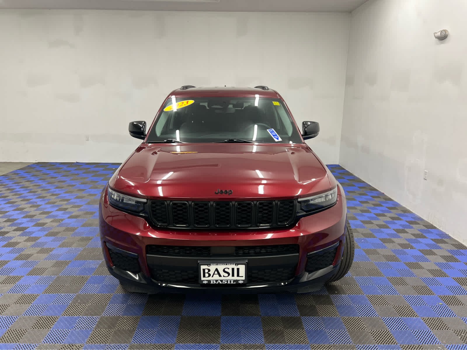 Used 2023 Velvet Red Pearlcoat Jeep Limited image 11