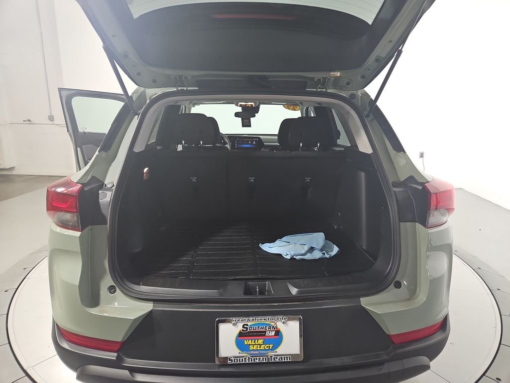 Used 2025 Green Chevrolet LS image 22