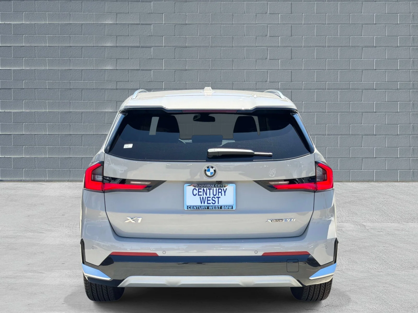 New 2026 Dune Grey Metallic BMW xDrive28i image 4